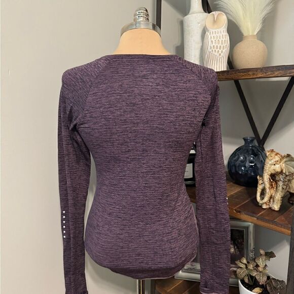 Nike Therma Sphere Element Long Sleeve Crew Top Womens Size XS 918014 Purple - Picture 2 of 16